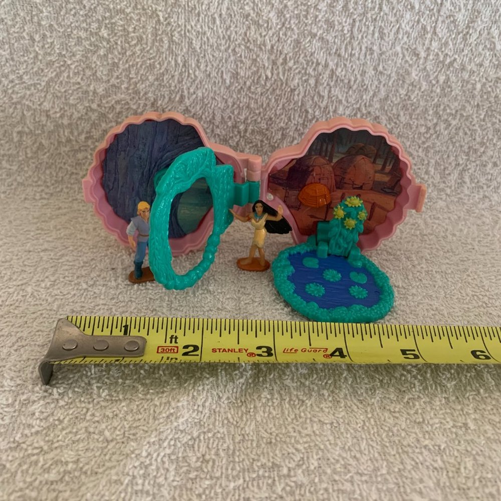 Vintage 90s Disney Pocahontas Mini Playset Polly Pocket Type - Picture 2 of 8